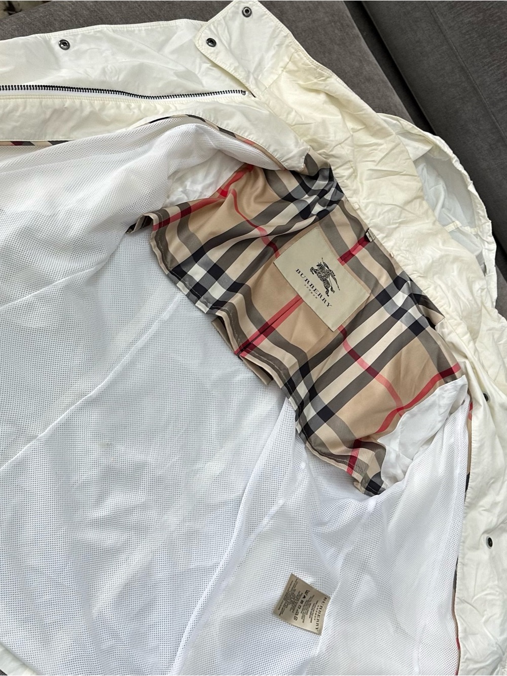 Burberry Ivory/Butter Hooded Lightweight Anorak Jacket - Picture 6 of 16